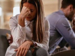 Terapeutas revelam quais são os comportamentos de casais infelizes