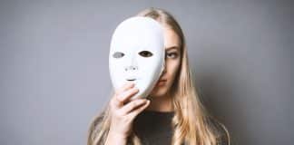10 sinais de que alguém não é uma pessoa autêntica