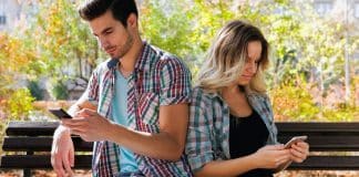 Entenda por que o namoro moderno é ‘muito ruim’ quando você se importa demais