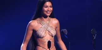 Zendaya chama a atenção com vestido “quase imperceptível” na cerimônia do Hall da Fama do Rock & Roll de Cher