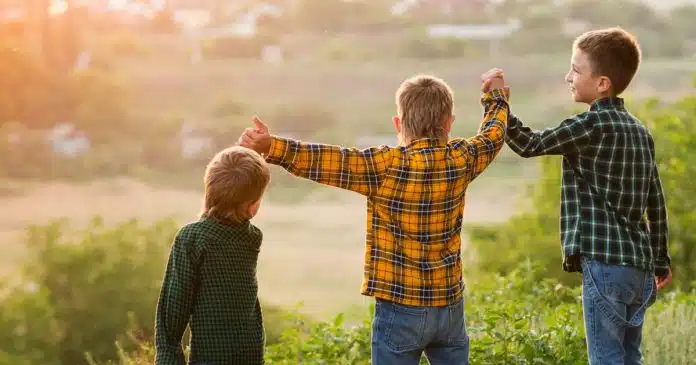 estudo-revela-filhos-do-meio-sao-mais-honestos-e-agradaveis-entenda-os-resultados Estudo revela que filhos do meio são mais honestos e agradáveis: Entenda os resultados
