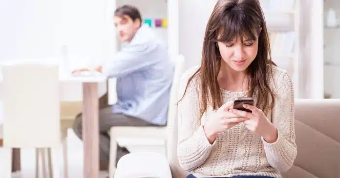 4-sinais-de-que-seu-parceiro-pode-estar-te-traindo 4 Sinais de alerta que indicam que seu parceiro pode estar te traindo