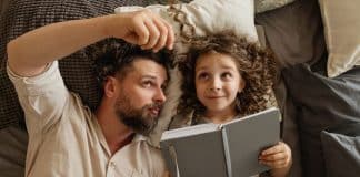 Pais de meninas vivem mais: Ciência explica por que ter filhas pode prolongar a vida dos homens