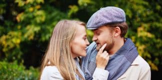 5 Maneiras infalíveis de fazer um homem se sentir totalmente irresistível