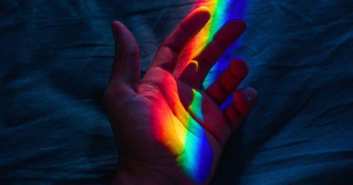 a-cor-que-indica-inteligencia-segundo-a-ciencia-voce-usa-ela Esta é a cor que indica maior inteligência nas pessoas, segundo a ciência – Você usa ela?