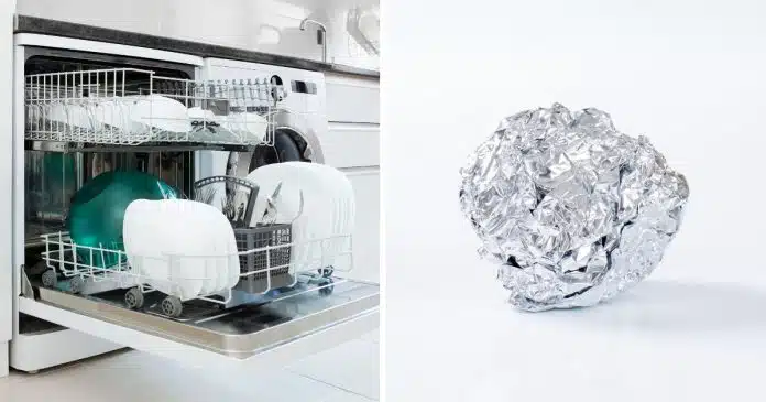 este-truque-com-papel-aluminio-na-lava-loucas-vai-revolucionar-sua-limpeza Este truque com papel alumínio na lava-louças vai fazer você não querer outra coisa