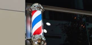 O significado oculto do poste de barbearia que poucas pessoas conhecem