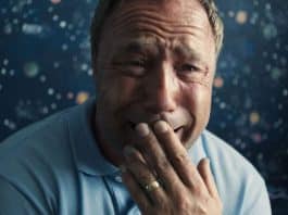 Stephen Graham revela o significado oculto da cena final de ‘Adolescência’, série mais assistida na Netflix