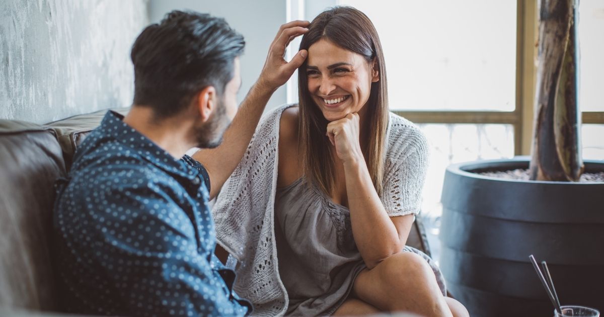 10 Atitudes masculinas que fazem “qualquer mulher querer estar com você”