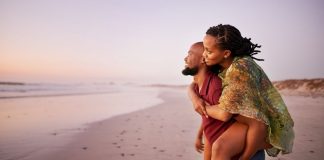 5 signos que serão abençoados no amor em Junho com o sextil entre Mercúrio e Vênus