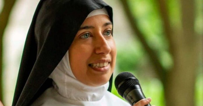 bonita-demais-para-ser-freira-brasileira-e-afastada-da-igreja-e-caso-gera-polemica-internacional “Bonita demais para ser freira”: Brasileira é afastada da Igreja e caso gera polêmica internacional
