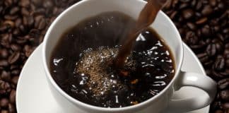 Cafeína faz bem ou mal? Especialistas revelam o que realmente acontece no seu corpo quando consumida