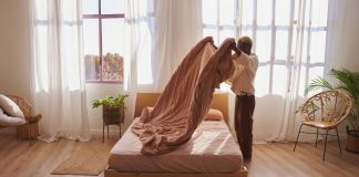 Com que frequência você deve lavar sua roupa de cama? A resposta pode surpreender