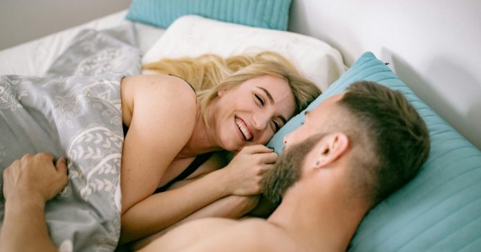 “Hotwifing”: a tendência surpreendente que, segundo alguns casais, fortalece o casamento mas divide opiniões