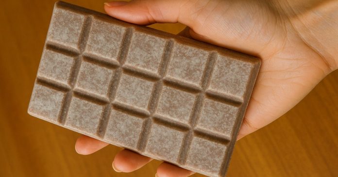 o-que-ninguem-te-conta-veja-o-que-realmente-acontece-quando-o-chocolate-fica-esbranquicado-e-se-e-seguro-comer O que ninguém te conta: Veja o que realmente acontece quando o chocolate fica esbranquiçado – e se é seguro comer