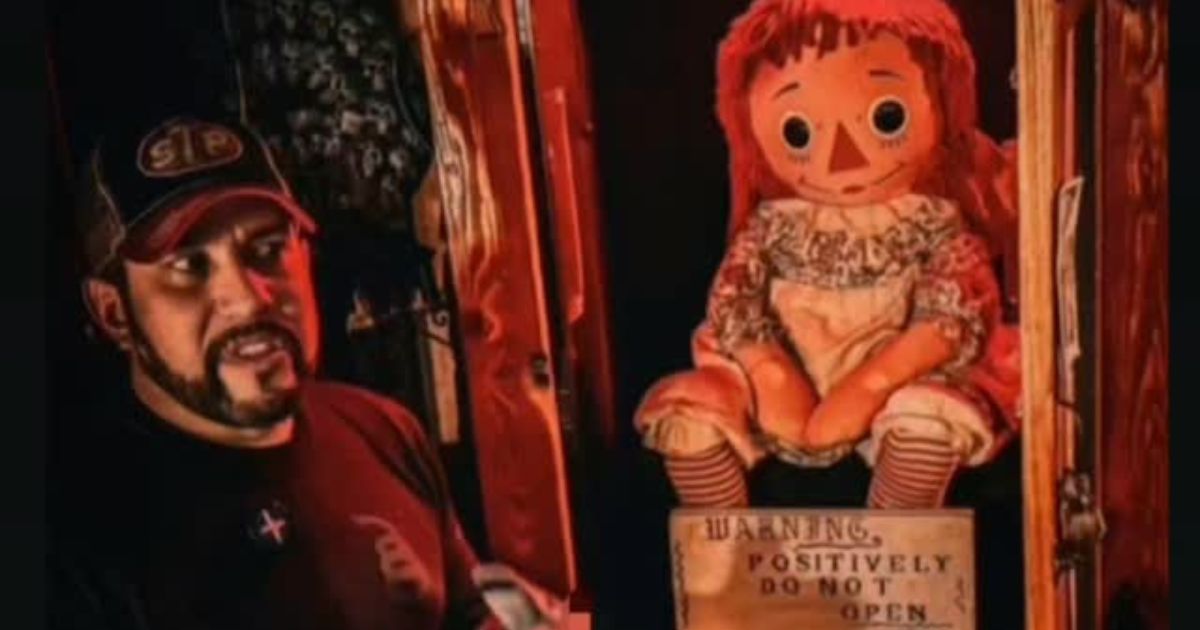 Investigador paranormal morre repentinamente durante turnê com a boneca assombrada ‘Annabelle’