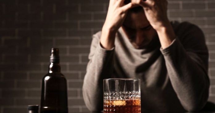 sinais-de-que-alguem-pode-ser-um-alcoolatra-de-alto-funcionamento-e-por-que-isso-e-perigoso Sinais de que alguém pode ser um alcoólatra de alto funcionamento — e por que isso é perigoso