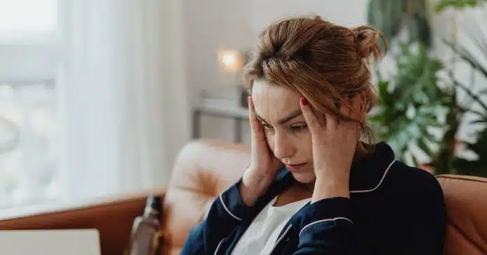 Um ano antes da demência surgir o seu cérebro dá ‘sinais silenciosos’ – especialmente em mulheres 40+