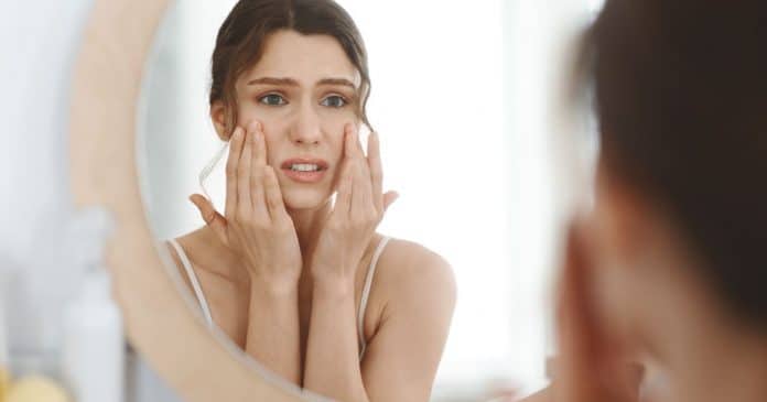 3 Erros que fazem seu look parecer mais velho do que você é — e como evitá-los