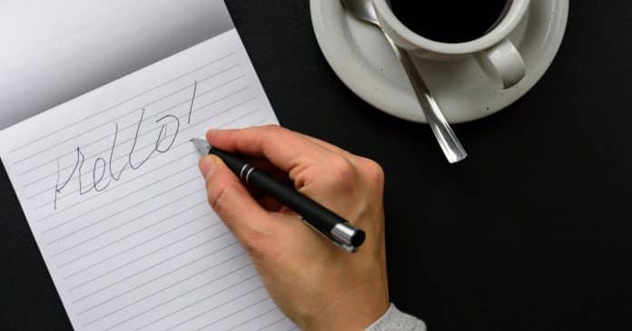 Você tem “letra feia”? A ciência diz que isso pode ser sinal de inteligência acima da média
