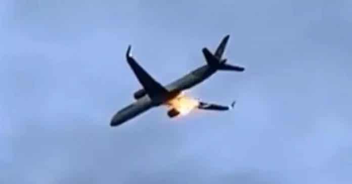 Passageiros desesperados enviam ‘mensagens de despedida’ depois que motores do avião pegaram fogo em pleno voo
