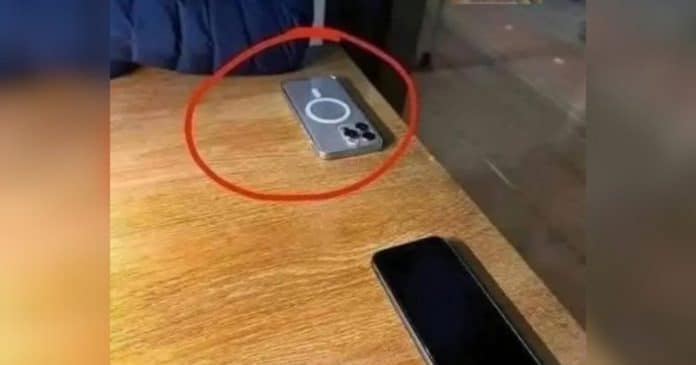 Por que as pessoas que usam iPhone colocam o telefone sempre com a tela virada para baixo?