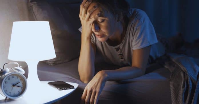 6 Coisas assustadoras que podem acontecer com as pessoas que dormem APÓS as 23h