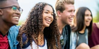 Adolescência agora vai até os 24 anos, segundo cientistas: entenda a polêmica