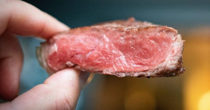 especialistas-explicam-por-que-podemos-comer-bife-malpassado-mas-nao-frango-malpassado Especialistas explicam por que podemos comer bife malpassado, mas não frango malpassado