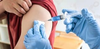 Nova vacina de mRNA contra o câncer promete imunidade duradoura e mais anos de vida livre da doença