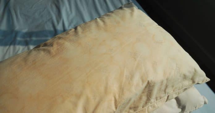 travesseiros-toxicos-quais-evitar-e-como-escolher-opcoes-mais-saudaveis-para-dormir-melhor Seu travesseiro pode ser tóxico: Veja quais evitar e como escolher opções mais saudáveis para dormir melhor