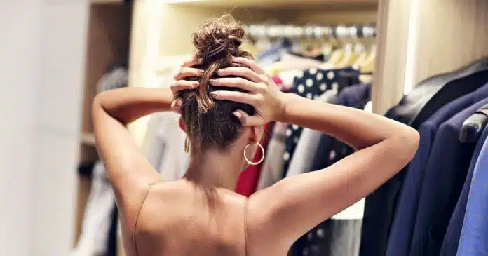 3 cores de roupa que você JAMAIS deve usar no Réveillon de 2026 – e a mais perigosa de todas