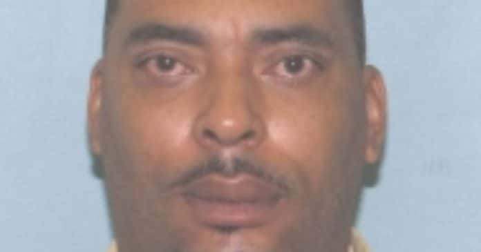fugitivo-descontente-com-sua-foto-de-procurado-envia-selfie-mais-atraente-a-policia-e-acaba-sendo-preso Fugitivo descontente com sua foto de procurado envia selfie “mais atraente” à polícia — e acaba sendo preso