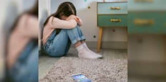 Mãe de menina de 10 anos “que usava celular pouco antes de tirar a própria vida” alerta pais para observarem ISSO nos aparelhos dos filhos