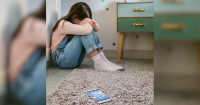 mae-de-menina-de-10-anos-que-usava-celular-pouco-antes-de-tirar-a-propria-vida-alerta-pais-para-observarem-isso-nos-aparelhos-dos-filhos Mãe de menina de 10 anos “que usava celular pouco antes de tirar a própria vida” alerta pais para observarem ISSO nos aparelhos dos filhos