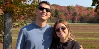 Mulher fica horrorizada com detalhe “assombroso” em foto com o namorado – VOCÊ consegue ver? Mulher fica horrorizada com detalhe “assombroso” em foto com o namorado – VOCÊ consegue ver?