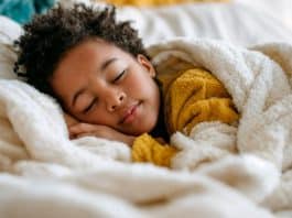 O hormônio do sono: como aumentar a melatonina naturalmente e fazer seu filho (ou você) dormir melhor