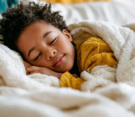 O hormônio do sono: como aumentar a melatonina naturalmente e fazer seu filho (ou você) dormir melhor