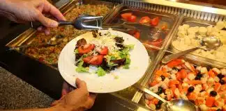 “O truque da balança”: Como restaurantes self-service fazem seu prato – e sua conta – ficarem MAIS pesados “O truque da balança”: Como restaurantes self-service fazem seu prato – e sua conta – ficarem MAIS pesados