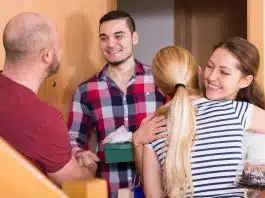 Por que muitos filhos adultos deixam de visitar os pais: Entenda o que está por trás dessa distância