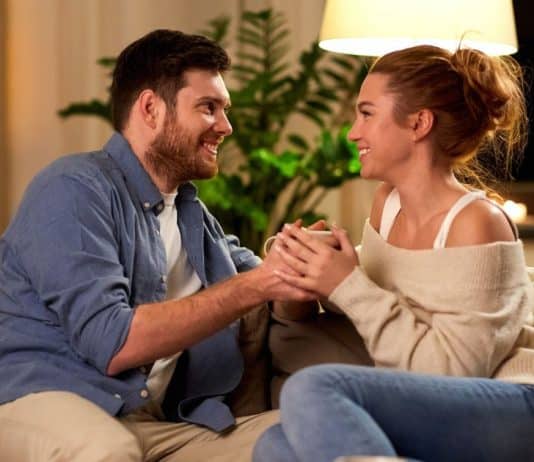 Razões pelas quais ‘conversas longas’ são tão essenciais em um relacionamento