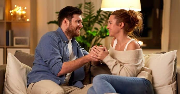 razoes-pelas-quais-conversas-longas-sao-tao-essenciais-em-um-relacionamento Razões pelas quais ‘conversas longas’ são tão essenciais em um relacionamento