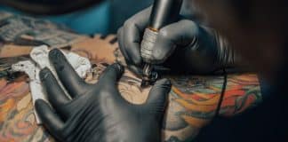 Tatuagens perigosas que você JAMAIS deve fazer: entenda os significados e riscos por trás de alguns desenhos Tatuagens perigosas que você JAMAIS deve fazer: entenda os significados e riscos por trás de alguns desenhos