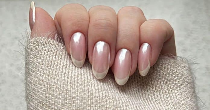 Unhas de vidro: O visual transparente e sofisticado que está conquistando as apaixonadas por beleza