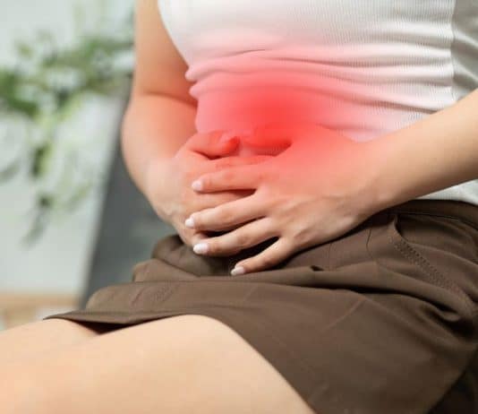 Você não consegue fazer o “número dois” fora de casa? Entenda por que seu intestino só funciona NO SEU banheiro