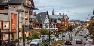 Cidade “mais europeia do Brasil” completa 6 meses sem roubos ou homicídios e se torna exemplo nacional Cidade “mais europeia do Brasil” completa 6 meses sem roubos ou homicídios e se torna exemplo nacional