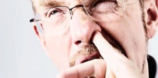 Cutucar o nariz pode causar danos graves: Os riscos chocantes para sua saúde que ninguém te contou Cutucar o nariz pode causar danos graves: Os riscos chocantes para sua saúde que ninguém te contou