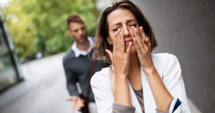 fuja-desse-tipo-de-homem-ele-nao-quer-nada-com-voce-ele-da-este-sinal-antes-mesmo-de-iniciar-um-relacionamento Fuja desse tipo de homem, ele não quer nada com você: Ele dá ESTE sinal antes mesmo de iniciar um relacionamento