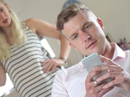 Nova forma de “traição” divide opiniões: especialistas alertam sobre o aumento do comportamento nas relações modernas