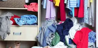 O impacto psicológico do acúmulo de roupas não usadas: como o seu armário afeta sua mente e sua energia O impacto psicológico do acúmulo de roupas não usadas: como o seu armário afeta sua mente e sua energia